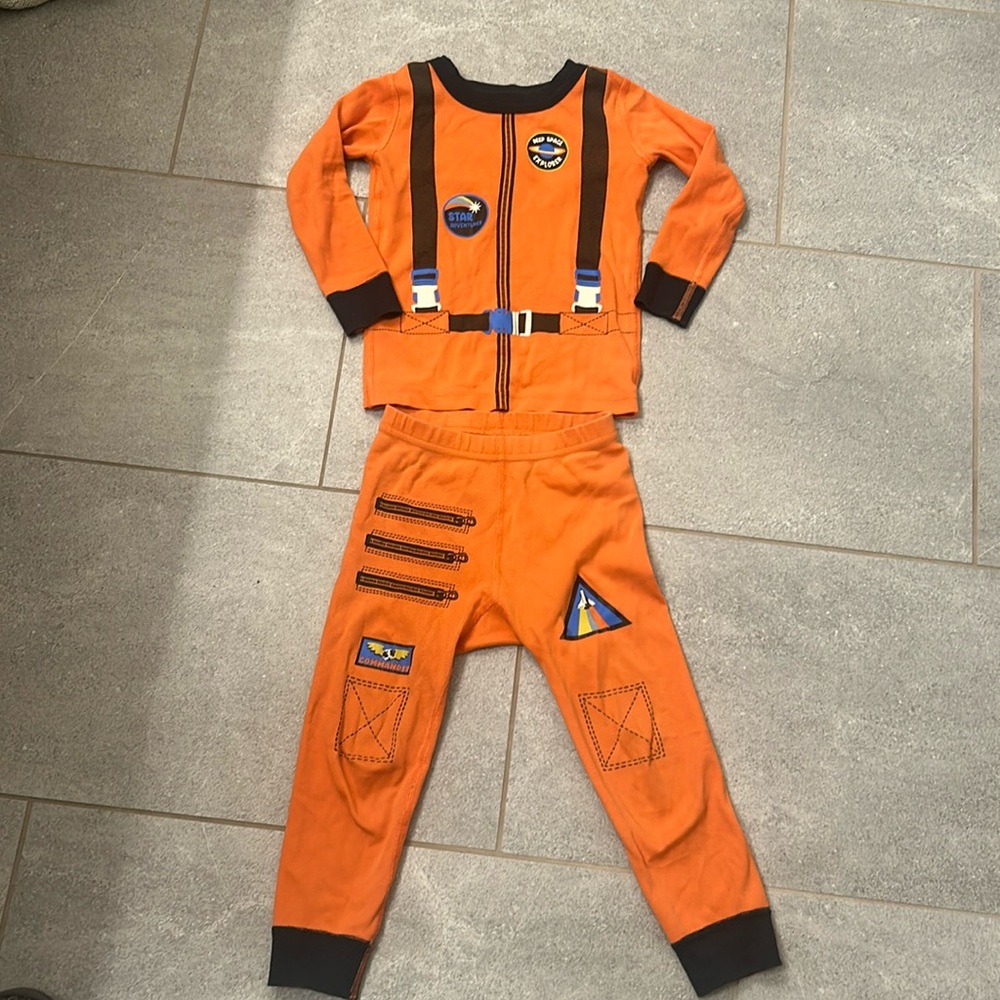 Astronaut pajamas by Hanna anderssen